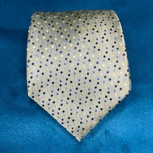 Gently used Geoffrey Beene tie.